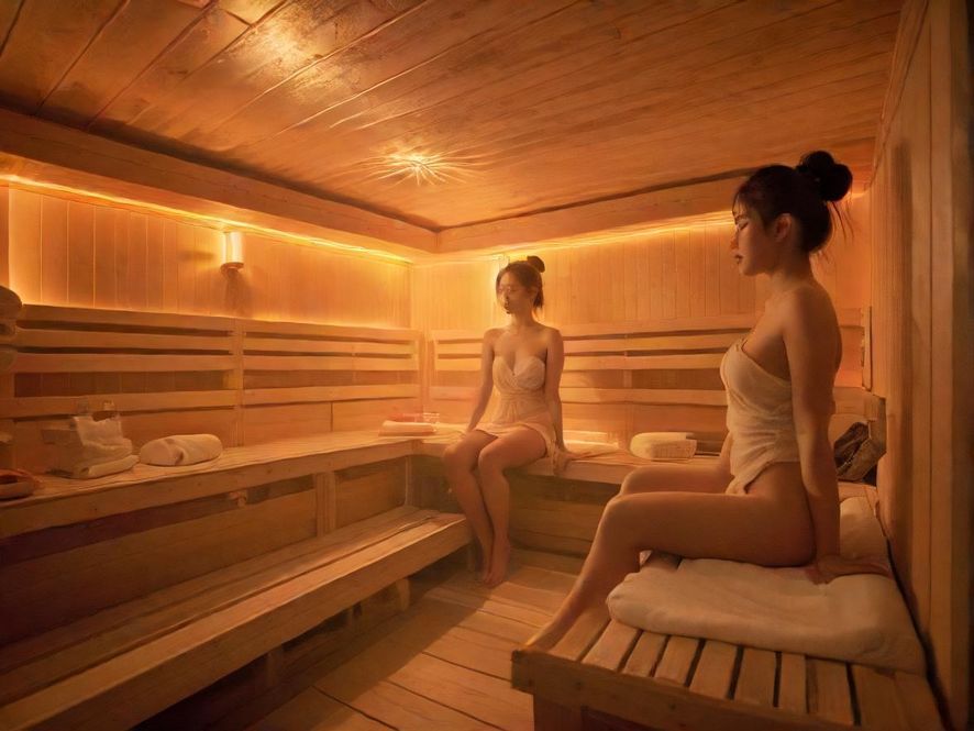 高端桑拿会所内景，温馨舒适的休息区