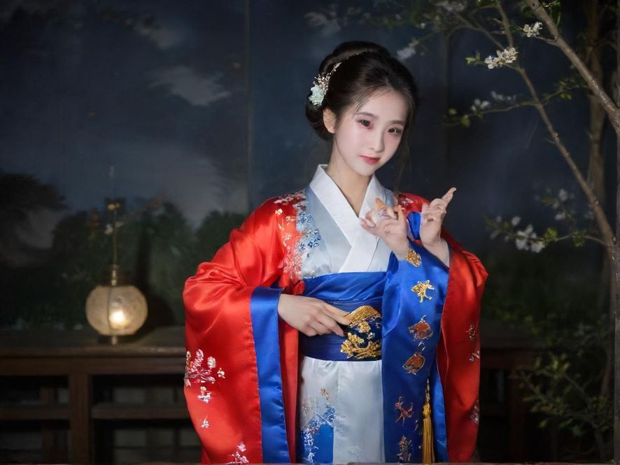 广州夜场会所的梦幻灯光氛围